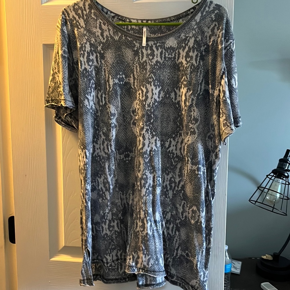 Free people size large. Snake skin flowy tee
